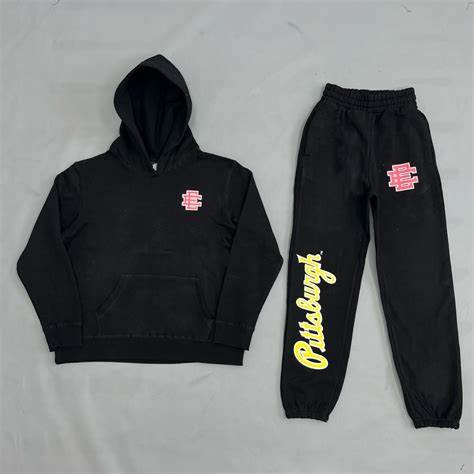 EE - Tracksuit Black